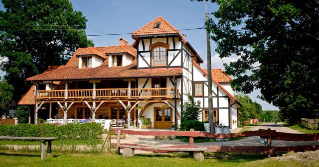 Hotele ze stadniną koni w Mazurach – idealne miejsce na relaks i jazdę Hotele ze stadniną koni w Mazurach – idealne miejsce na relaks i jazdę